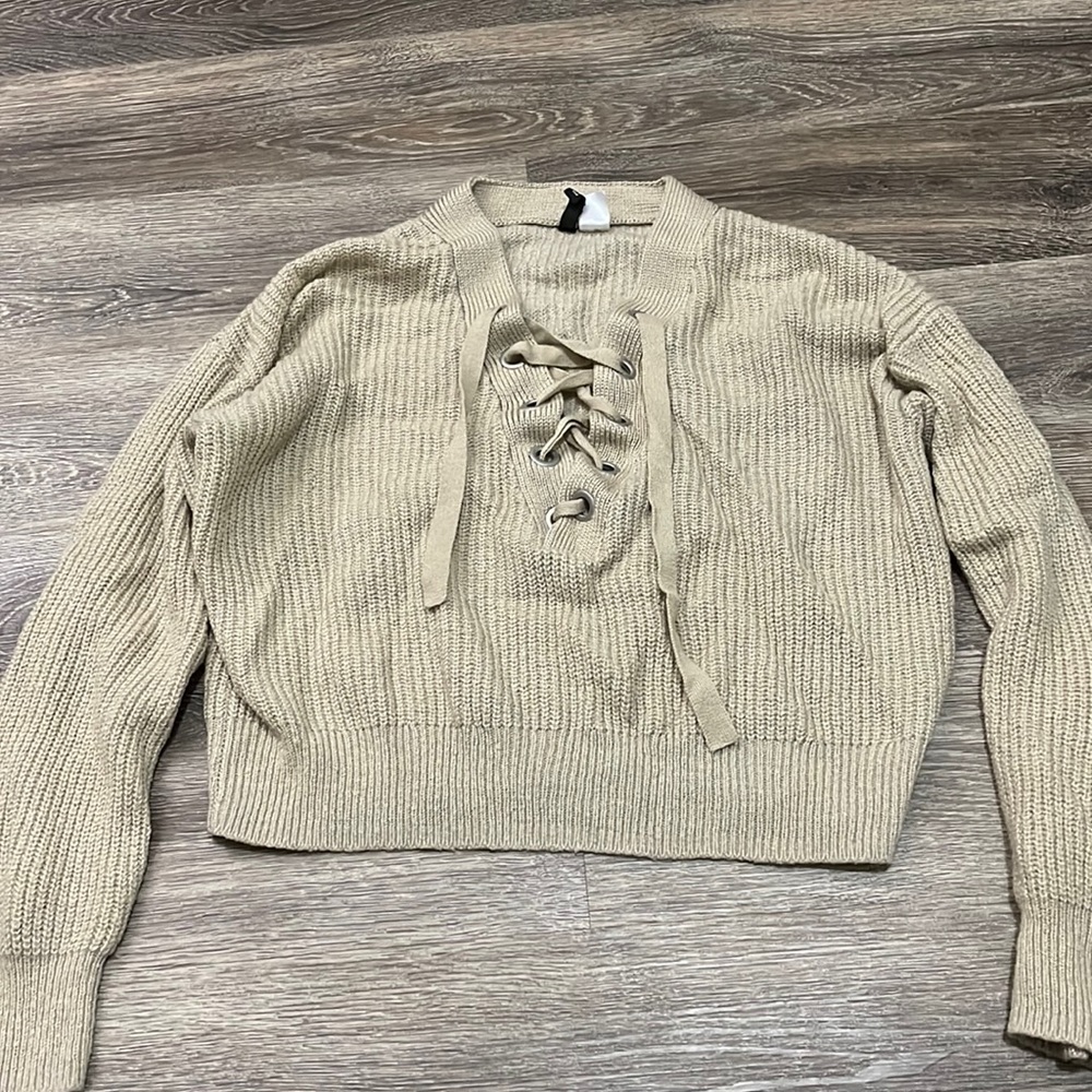 H&M Divided tan sweater, size medium